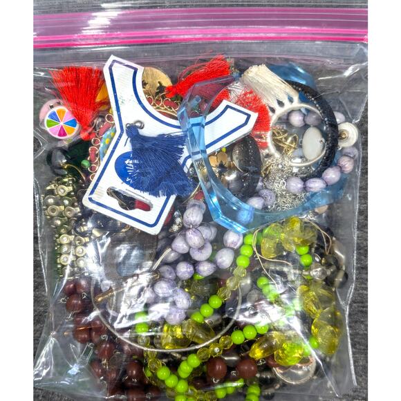 Lot of Jewelry, 1 Pound Bag (1 lbs.+) Craft, Junk, Random, Beads, Vintage to Now - Picture 2 of 2